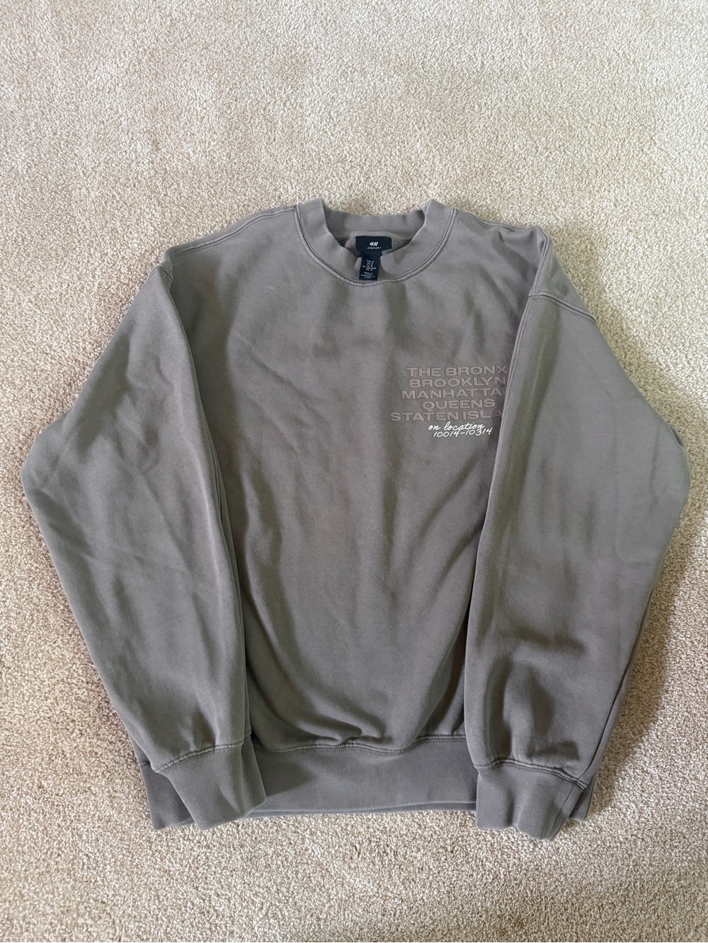 H&M Men’s NYC Graphic Crewneck Sweatshirt